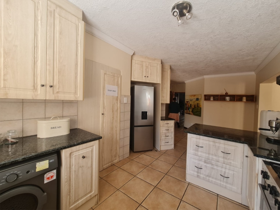 To Let 4 Bedroom Property for Rent in Eagles Landing North West